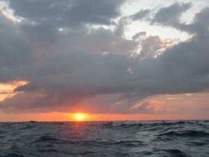 Image: Okyanustaki günbatımları özlenmez mi?